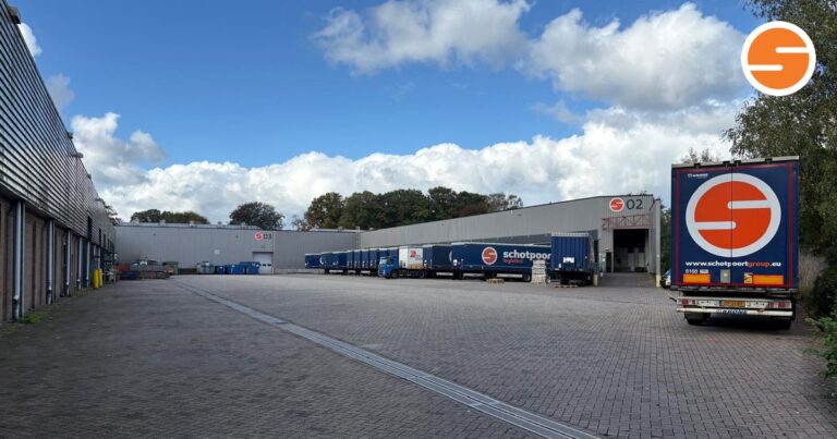 Gelände des Distributionszentrums am Loubergweg in Eerbeek mit Schotpoort-Aufliegern